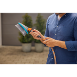 Gardena Cleansystem ručná kefa M mäkká, s prípojkou na hadicu, čistenie menších plôch