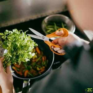 Fiskars Kuchynské nožnice, 18 cm 1075051